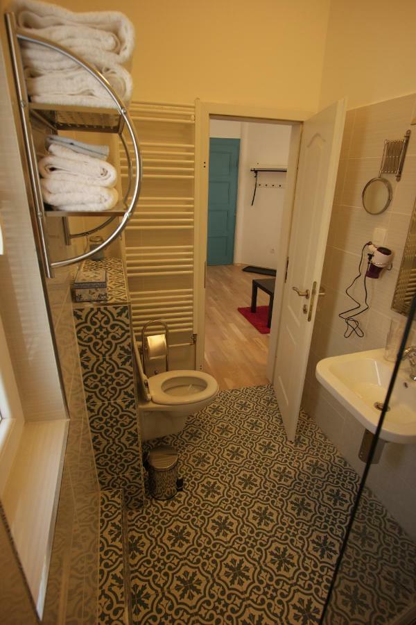 No.1 Apartment *
