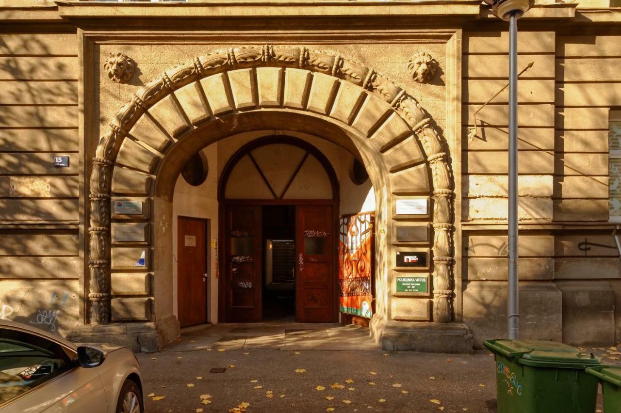 No.1 Apartment